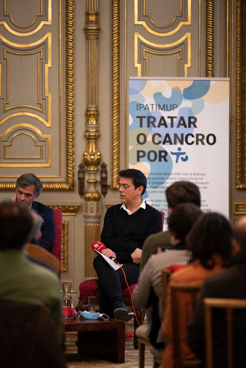 Debate sobre o tratamento do cancro